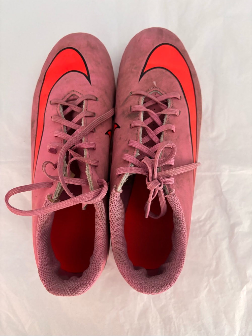 Nike Girls Pink Soccer Cleats with Coral Swoosh Women’s Size 6